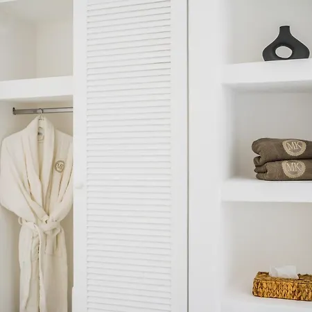 Apartamento Makrikythera Luxury - Private Pool Or Hot Tub Diakofti